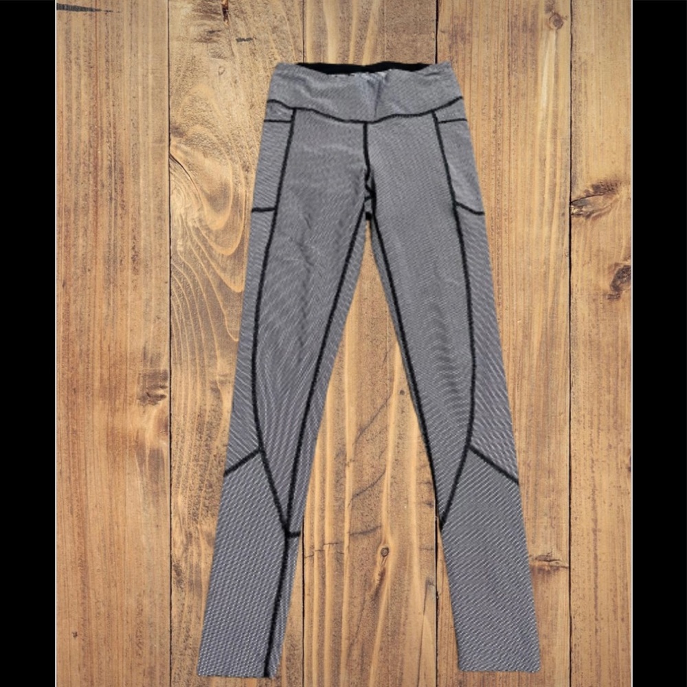 Victoria’s Secret Sport leggings black white small